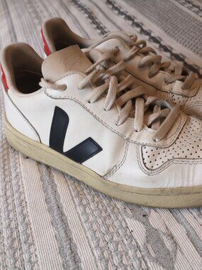 Vejas V-10 Sneakers with Red Back Detail Size 38 EUR - see photos